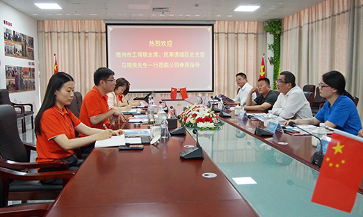 绵阳市谯城区工商联主席、民革总支主委马瑞侠一行莅临1xBET集团参观领导